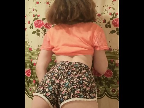 ❤️ Nwa ọhụrụ sexy na-eyipụ uwe mkpirisi ya na igwefoto Mmekọahụ  ❌